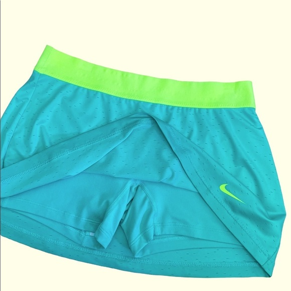 Nike Dri Fit Turquoise Tennis Skirt built in Shorts size Medium - Picture 2 of 8